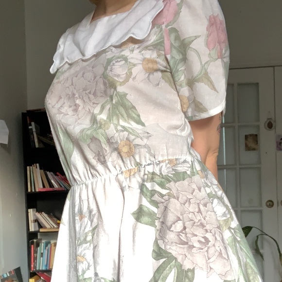 Floral vintage dress w/ square neck - Picture 7 of 9